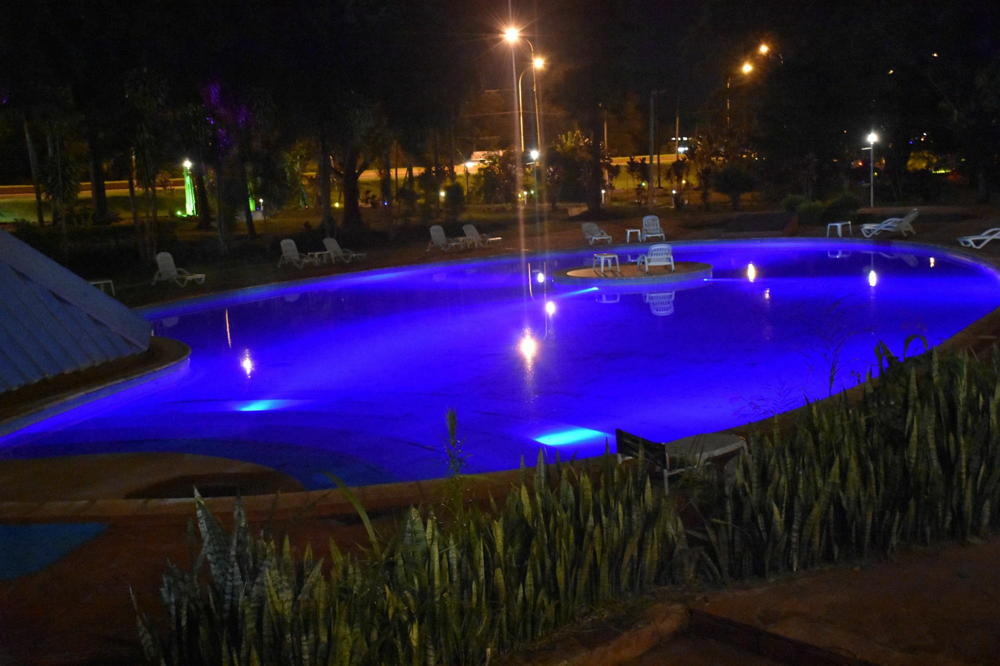 Tangoinn Club Iguazu Party Luxury Hostel Puerto Iguazu Exterior photo