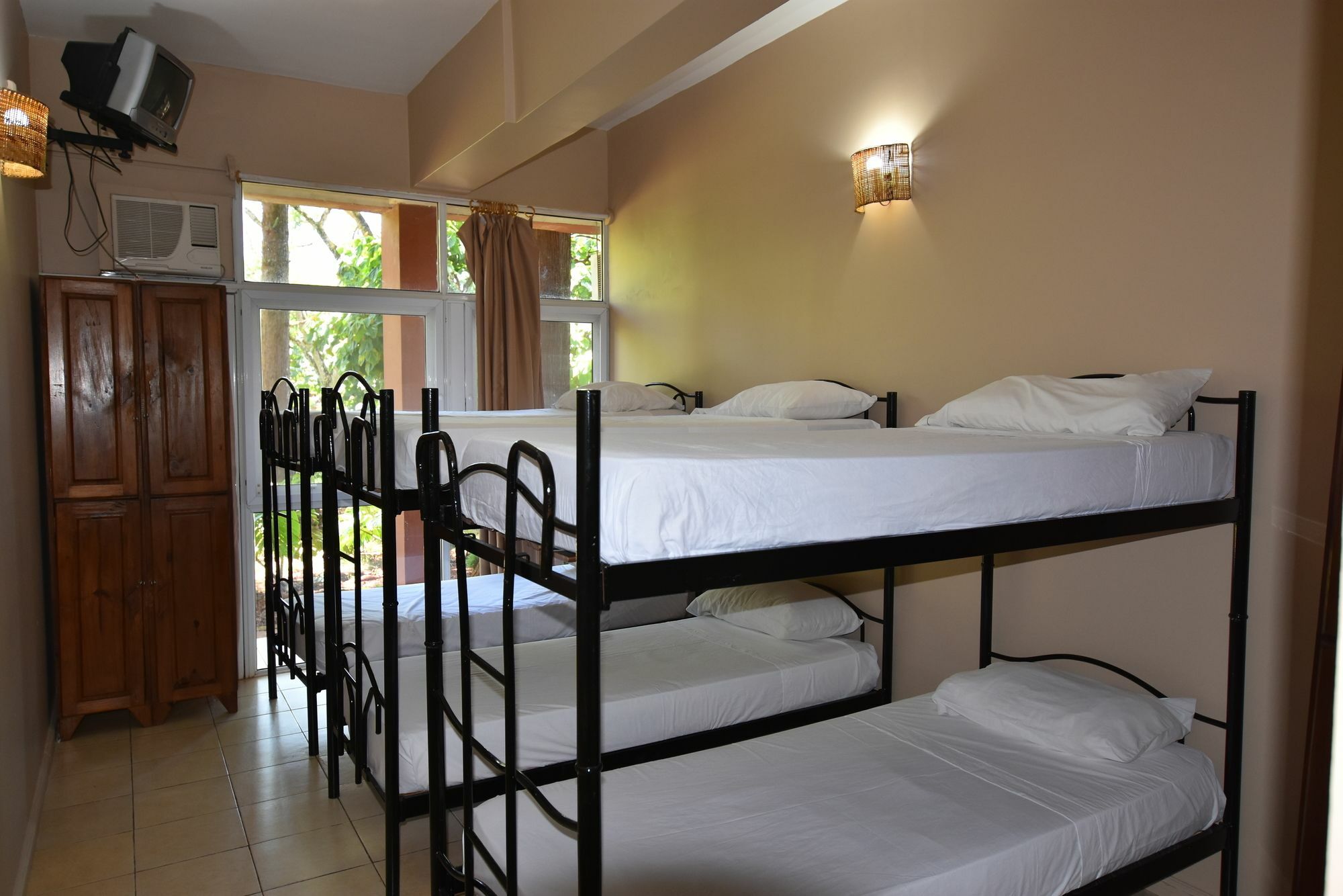 Tangoinn Club Iguazu Party Luxury Hostel Puerto Iguazu Exterior photo