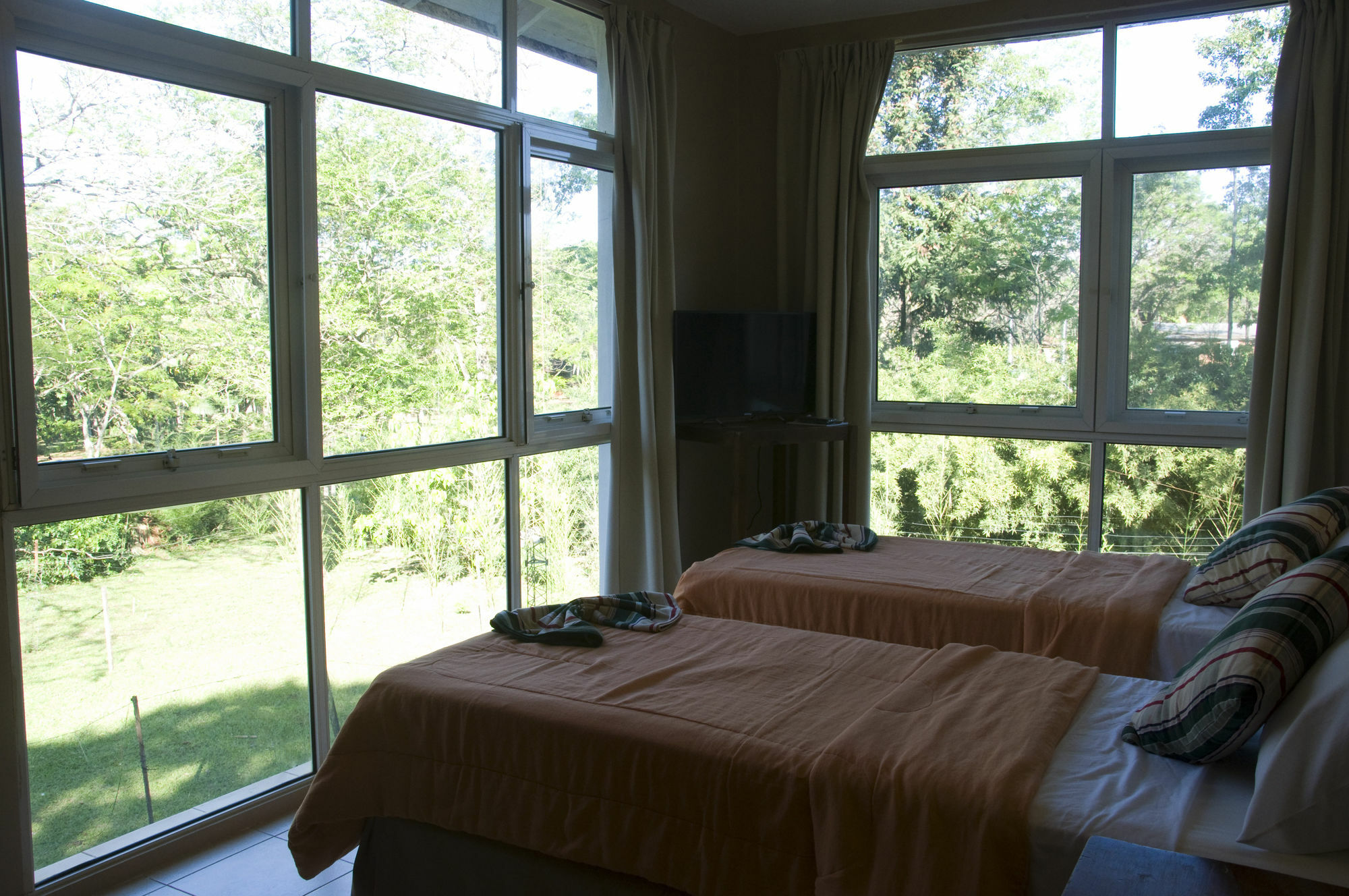 Tangoinn Club Iguazu Party Luxury Hostel Puerto Iguazu Exterior photo