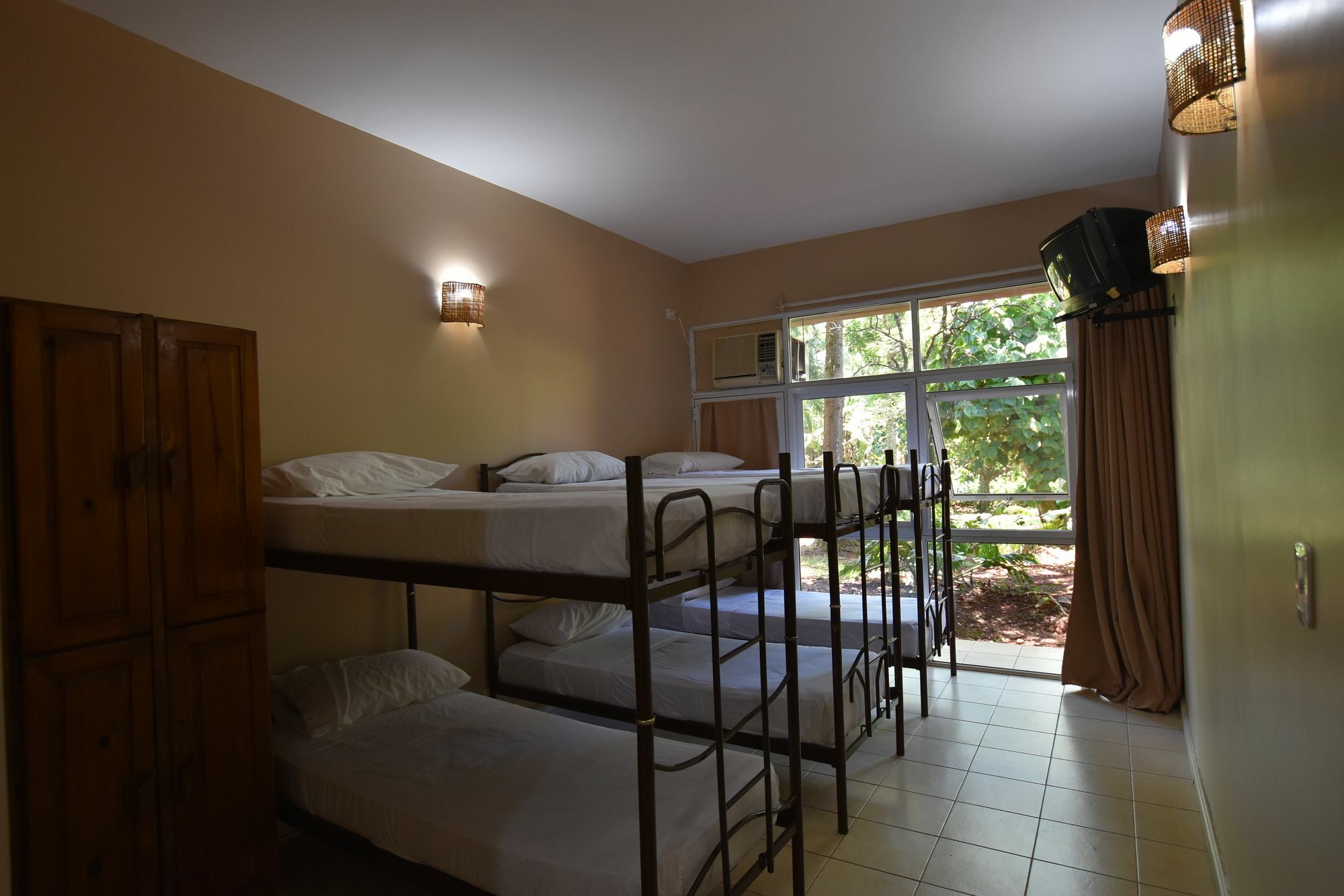 Tangoinn Club Iguazu Party Luxury Hostel Puerto Iguazu Exterior photo