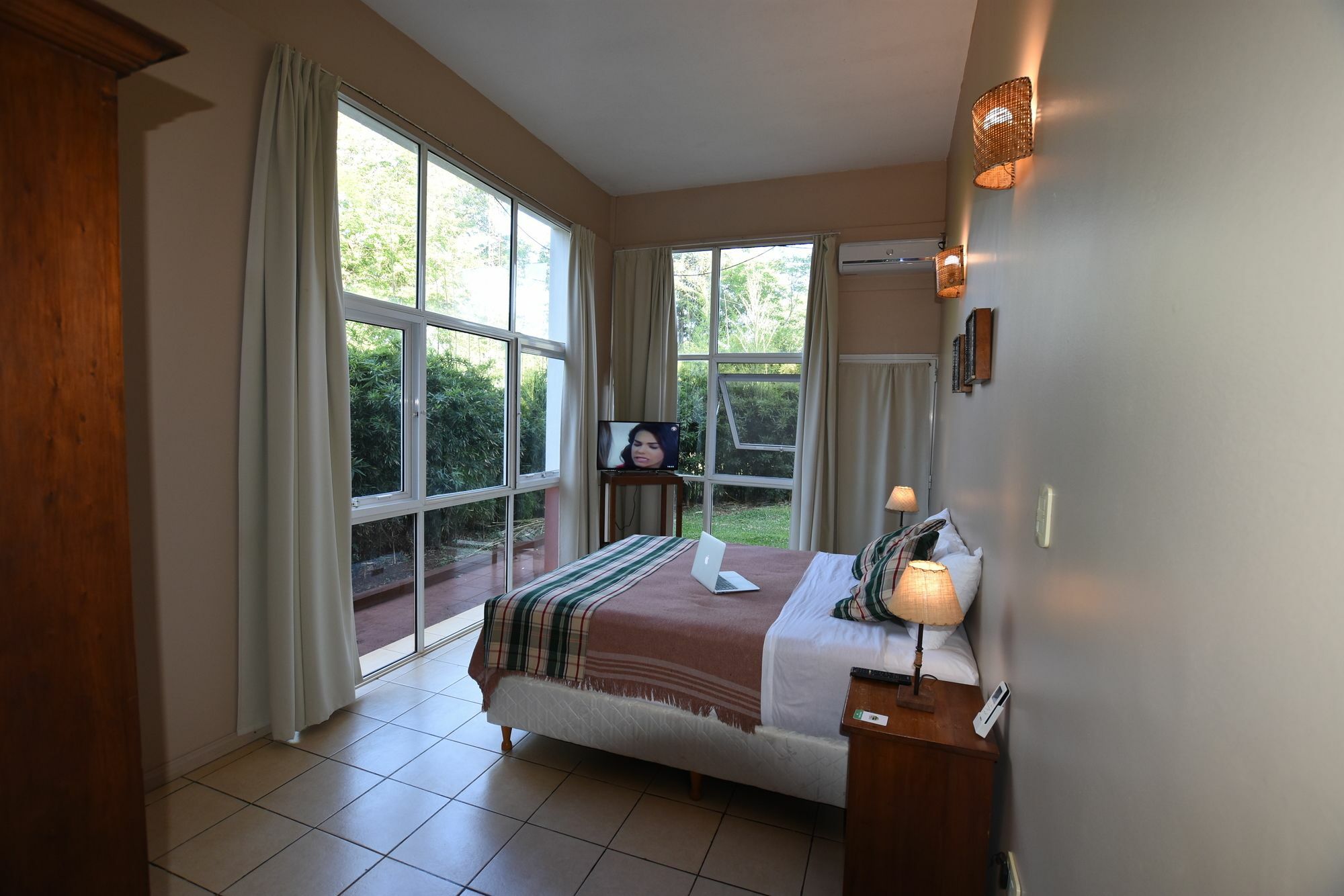 Tangoinn Club Iguazu Party Luxury Hostel Puerto Iguazu Exterior photo