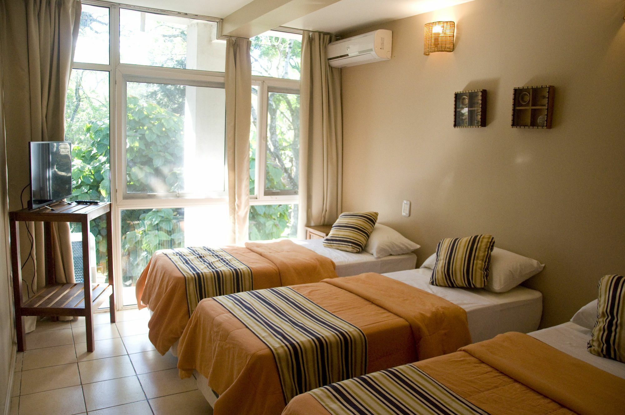 Tangoinn Club Iguazu Party Luxury Hostel Puerto Iguazu Exterior photo