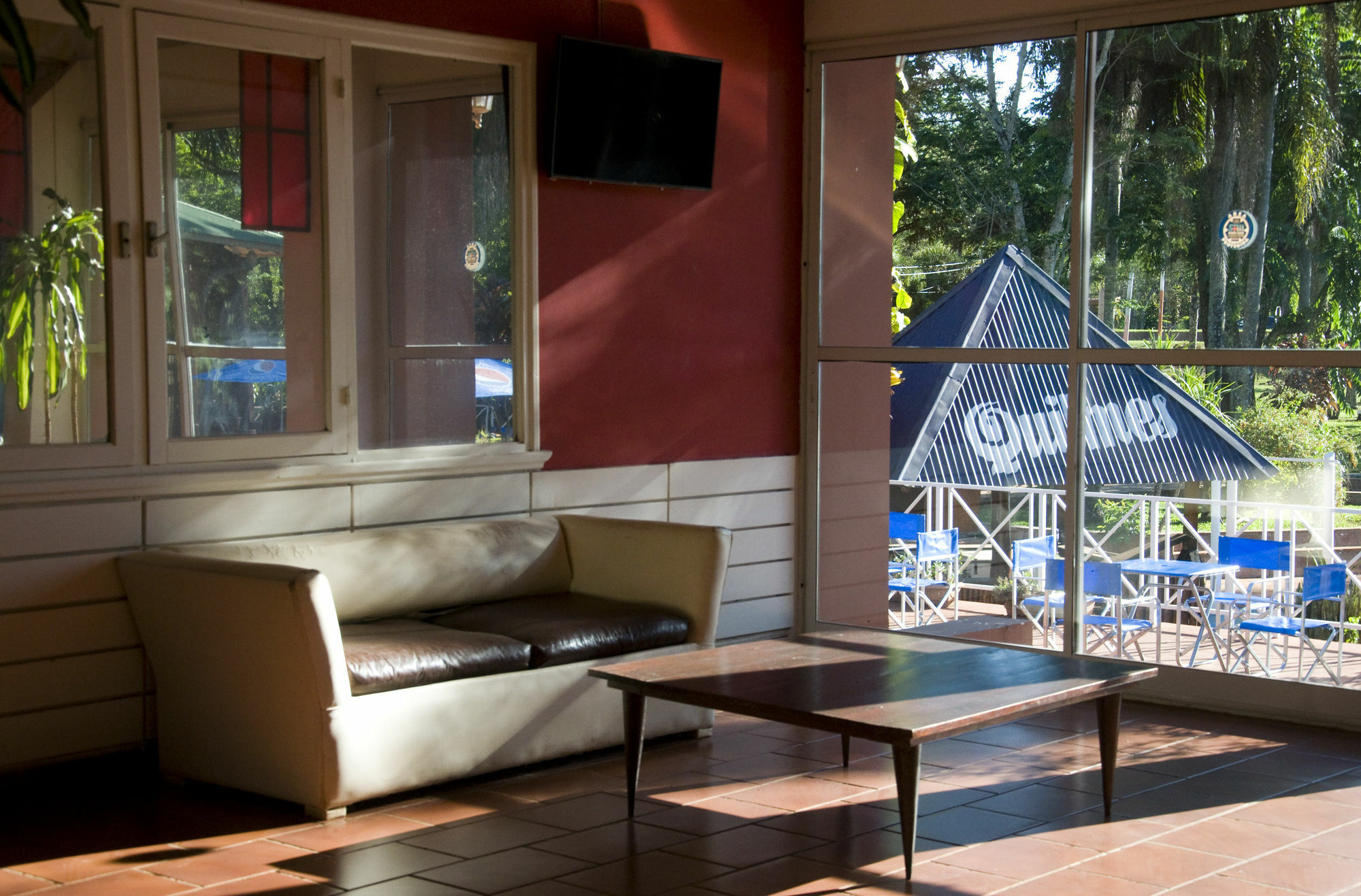 Tangoinn Club Iguazu Party Luxury Hostel Puerto Iguazu Exterior photo